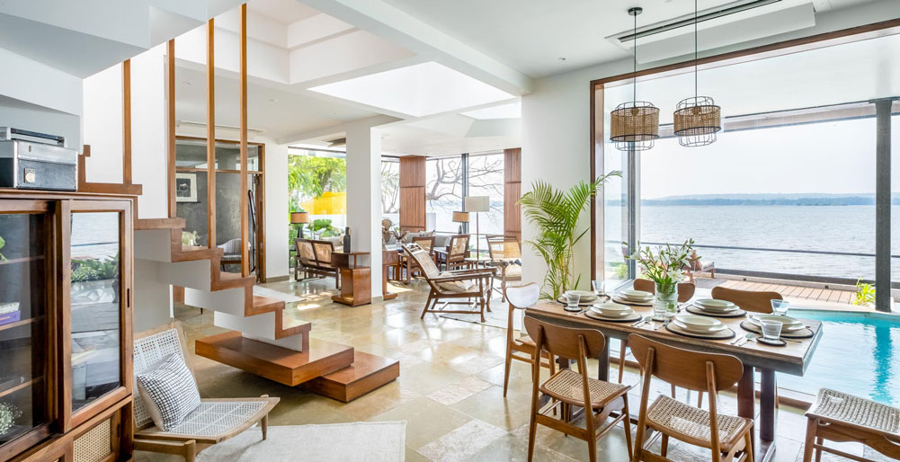 Glasshouse On The Bay - Dining with a view